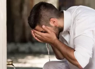 Djali im, mos u bëj i shkujdesur kur merr abdes…